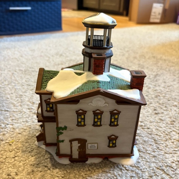 Dept 56 New England Village Series Woodbridge Town Hall 56.56670 56670 Christmas - Picture 6 of 8
